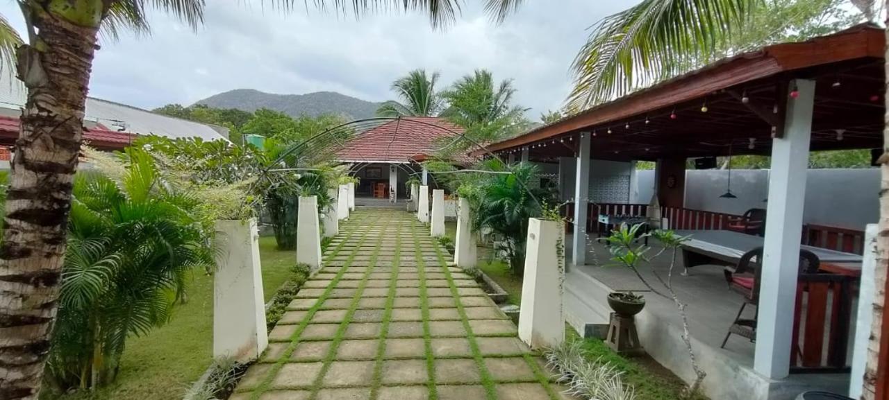 Mama Nings Beach Hotel Sekongkang Экстерьер фото