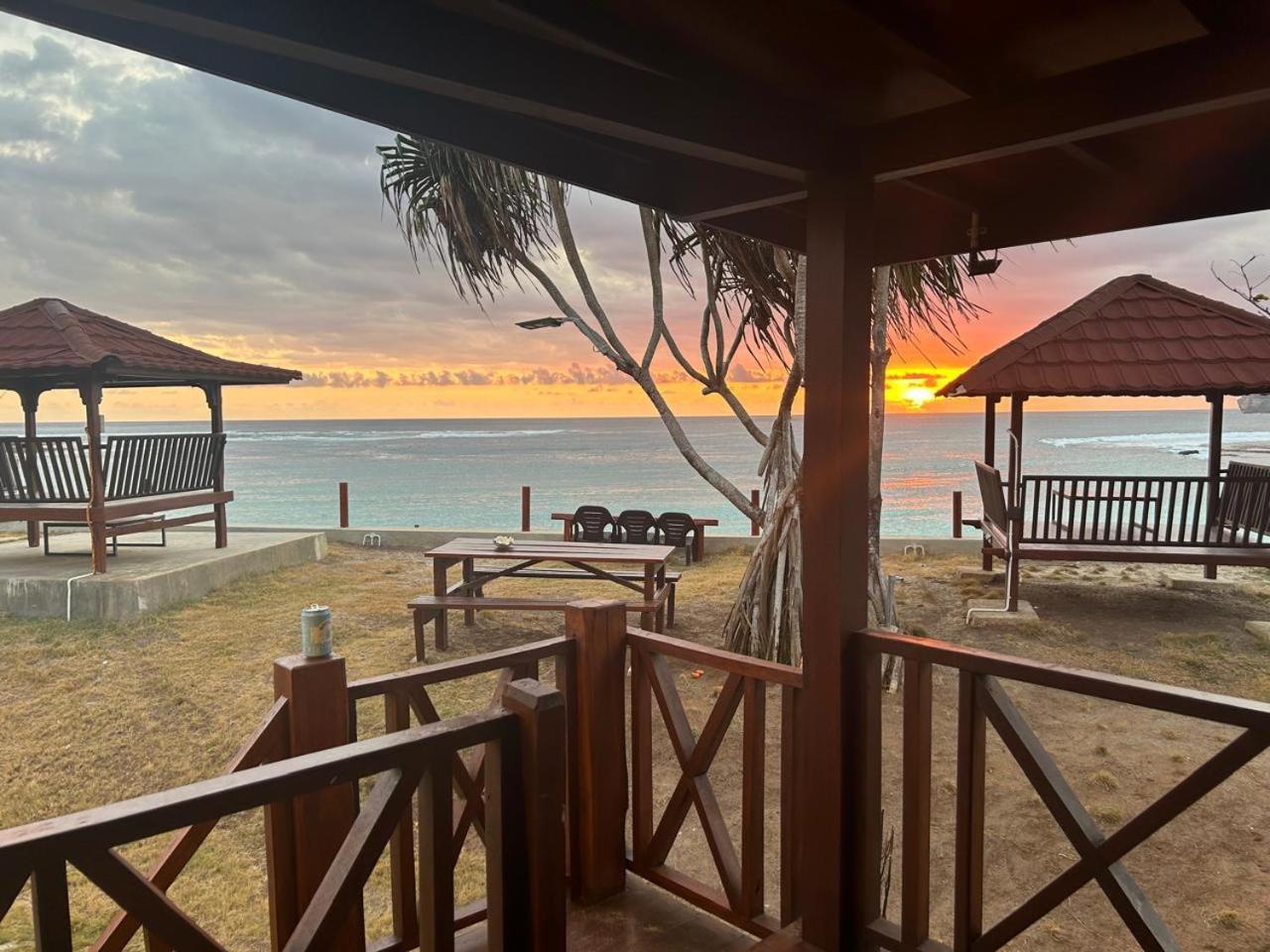 Mama Nings Beach Hotel Sekongkang Экстерьер фото