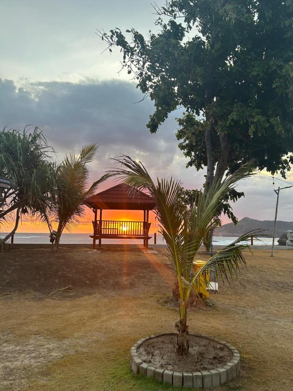 Mama Nings Beach Hotel Sekongkang Экстерьер фото