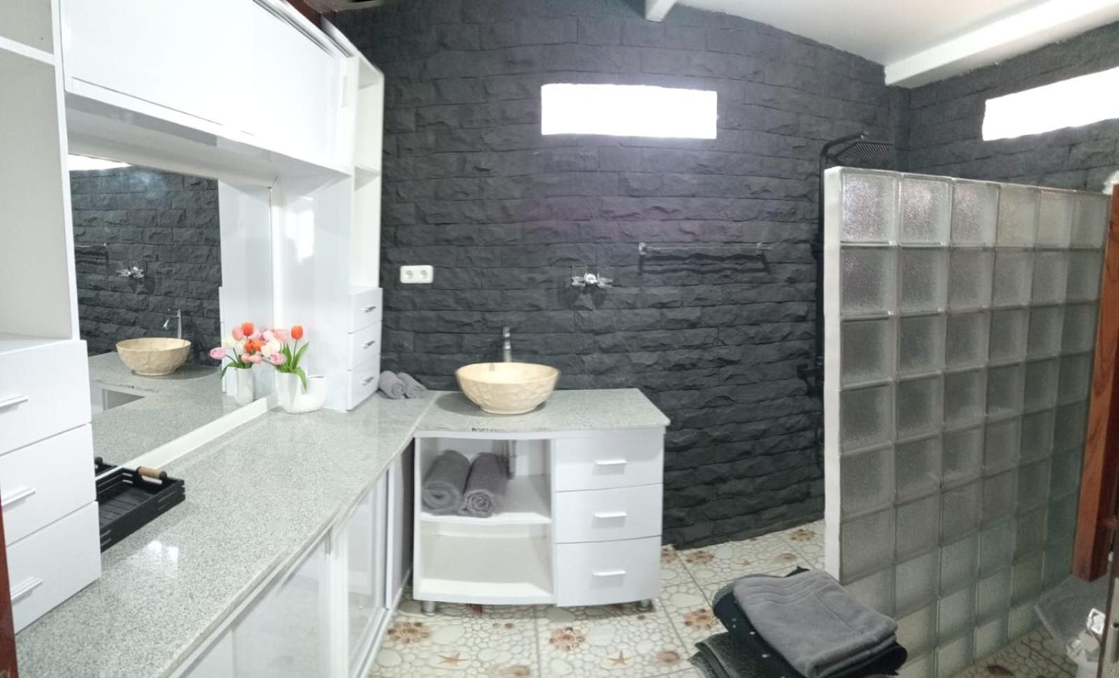 Mama Nings Beach Hotel Sekongkang Экстерьер фото