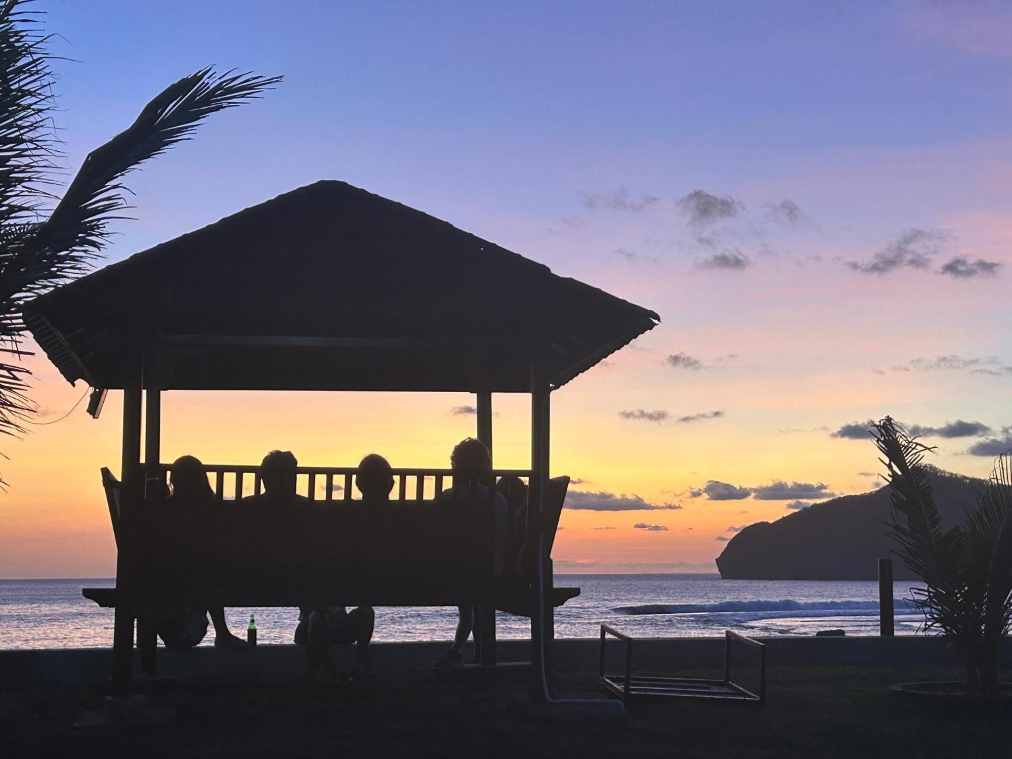 Mama Nings Beach Hotel Sekongkang Экстерьер фото