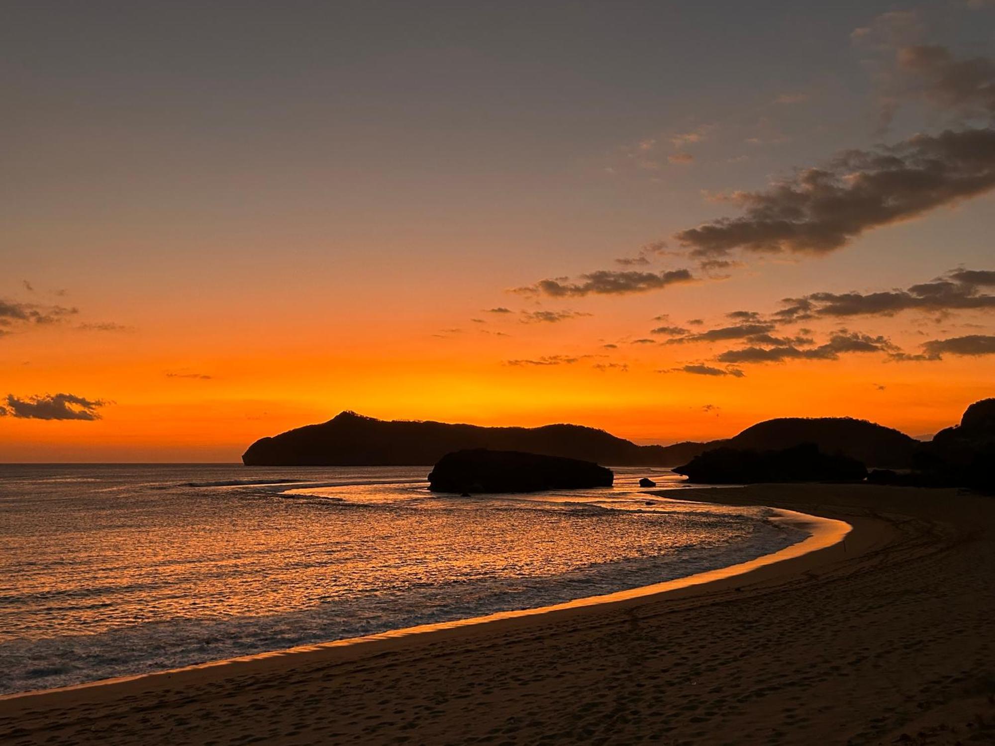 Mama Nings Beach Hotel Sekongkang Экстерьер фото